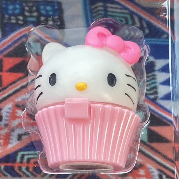 Hello Kitty 5 Piece 2 lil zips+1🎀 carry stufty+lip💋🎂balm+Tommy tee sz8 - Picture 6 of 16